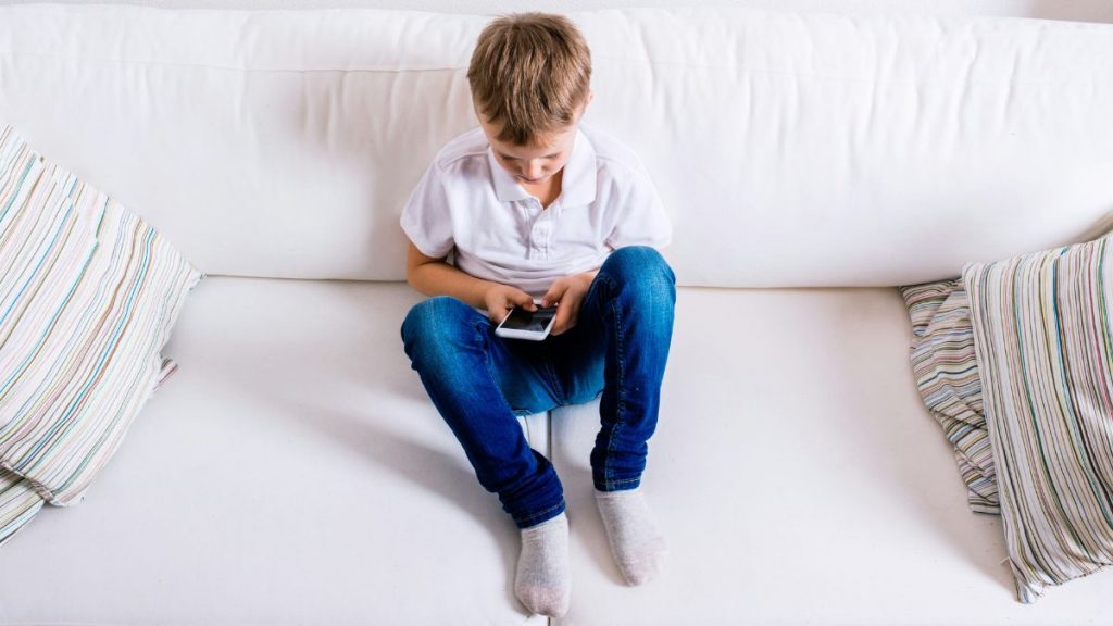 Avoir un smartphone avant 13 ans pourrait entraîner des conséquences bien plus lourdes qu'on ne l'imagine 9 image 43