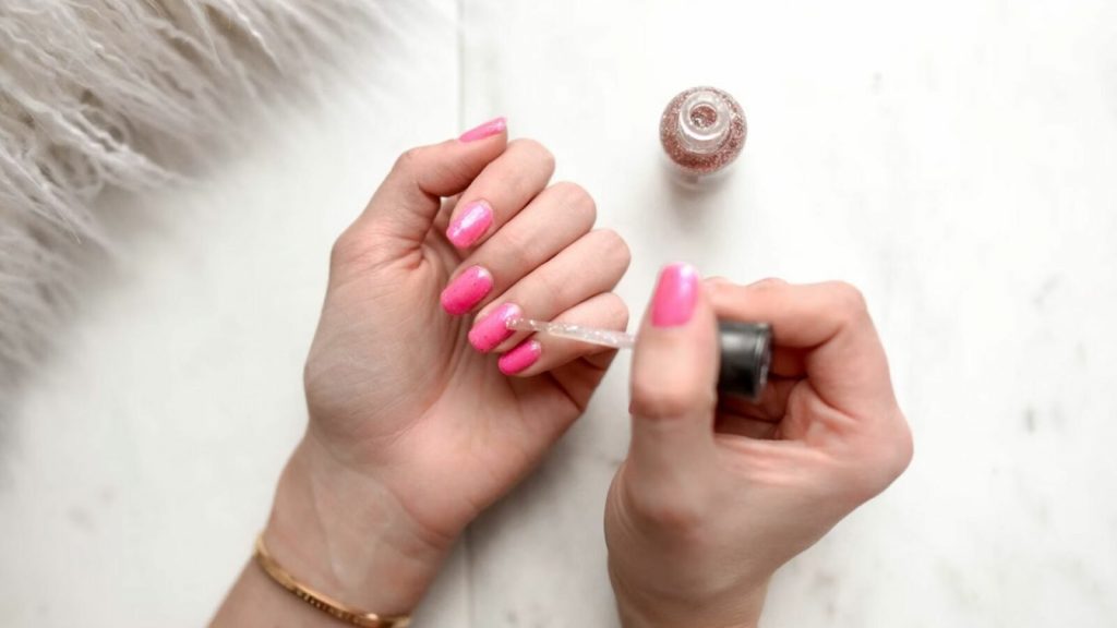 Le vernis semi-permanent est dangereux pour la santé selon cette nouvelle règlementation 9 image 54