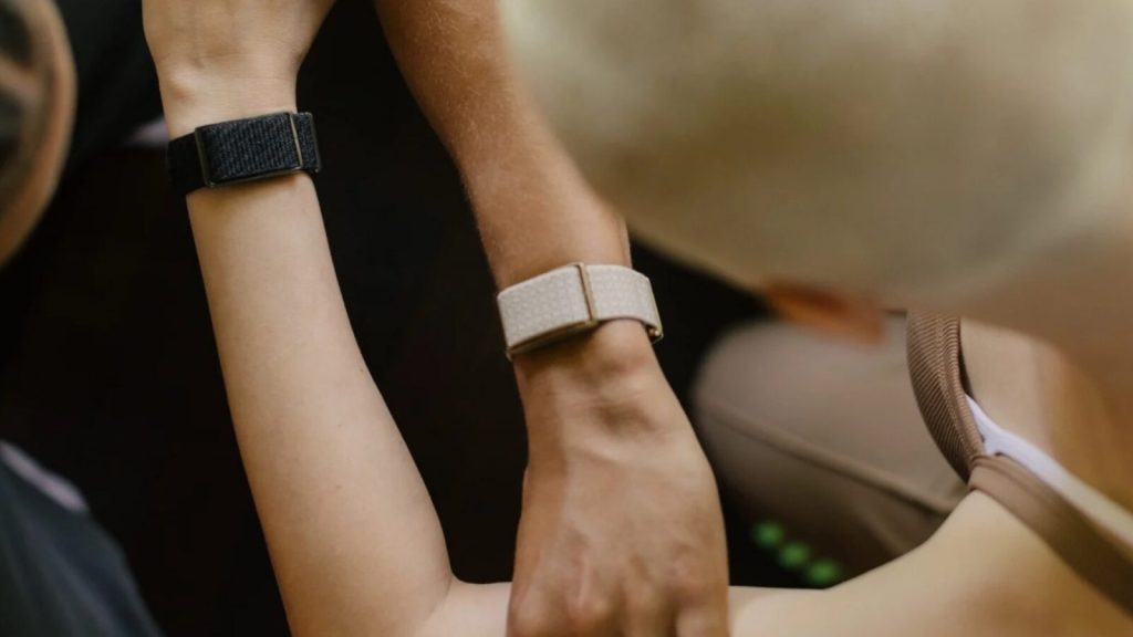 Polar lance un bracelet connecté sans écran et sans abonnement 5 image 2