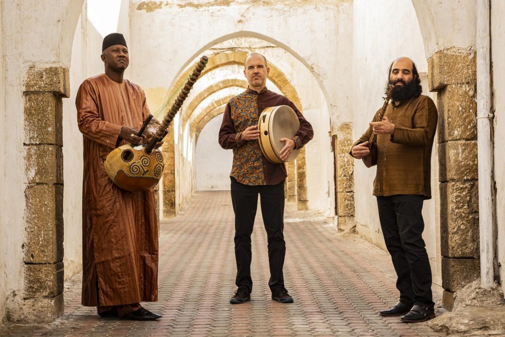 Avec “Estuaire”, Tabassian et Cissoko renouvellent l’alliance du luth setar persan et de la kora mandingue 3 image 62