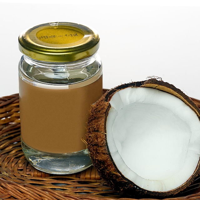 Huile de coco en cuisine : bienfaits, usages et 3 recettes emblématiques 24 manjot13 coconut oil g1ca83a713 640