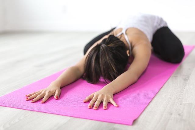 10 exercices de yoga pour le mal de dos 3 stocksnap woman g61ea41d9e 640